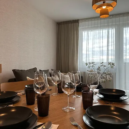 Sady, 5min From Airport And Parking アパート