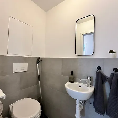 Sady, 5min From Airport And Parking Apartment